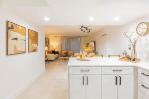 Gallery image of Gorgeous Beach Front Condo Near Flagler Ave - 701 in New Smyrna Beach +50 photos