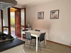 a kitchen with a white table and chairs at Alò! in Arezzo +7 photos