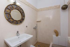 Koupelna v ubytování ELAIOLITHOS - Luxury Villa Suites - Adults Only