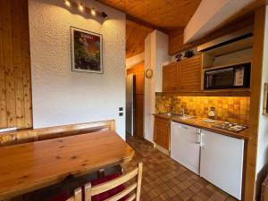 Nhà bếp/bếp nhỏ tại Studio cabine Les Saisies - 4 pers, balcon sud, vue montagne - FR-1-293-117