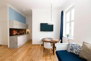 a living room with a table and a kitchen at Apartment Sopot I in Sopot