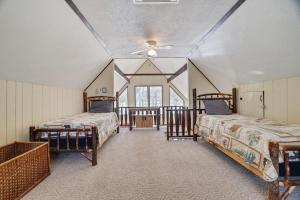 two beds in a room with a ceiling at Grateful Escape AvantStay Hot Tub Sauna Deck Firepit Beach Access in Lake Harmony
