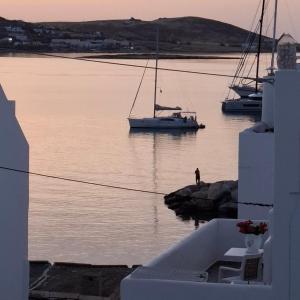 Gambar di galeri bagi Flora Suite in Naoussa Paros di Naousa
