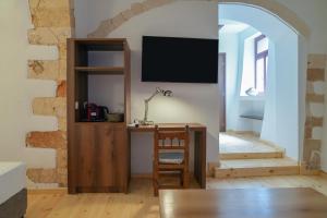 TV a/nebo společenská místnost v ubytování Venetian Palace Chania