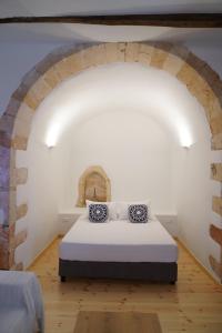 Postel nebo postele na pokoji v ubytování Venetian Palace Chania