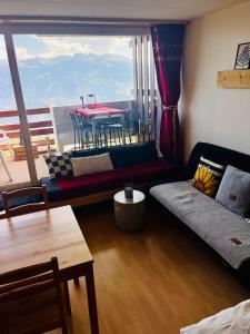 Studio chaleureux, confortable, avec vue sur les Alpes 2- 3 pers的休息区