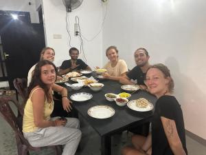 Goście zatrzymujący się w obiekcie Hello Aliya Hostel