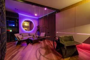 Posezení v ubytování BDSM SWING KLIMA Apartamenty Lustra super wygodne łóżko , huśtawka ,dla dorosłych ADULTS ONLY