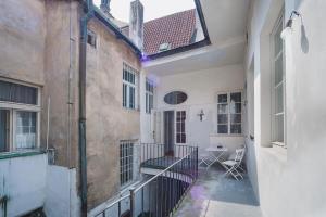 Μπαλκόνι ή βεράντα στο King Charles Apartment