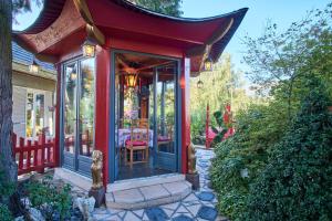 Gallery image of Au printemps Japonais in Pierre-Châtel