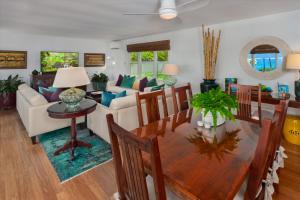 Χώρος καθιστικού στο Oceanfront Wailea Sunset Bungalow, Hot Tub, Large Yard! +32 φωτογραφίες
