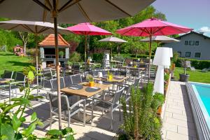 Basen w obiekcie Hotel Restaurant Thadeushof lub w pobliżu
