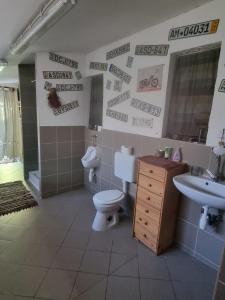 Koupelna v ubytování Bámbi Apartman