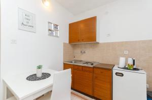 Kuchyň nebo kuchyňský kout v ubytování Apartments Katica