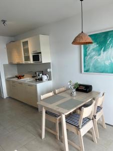 Kuchyň nebo kuchyňský kout v ubytování Villa Jolara With Heated Pool - Deluxe Apartment 14