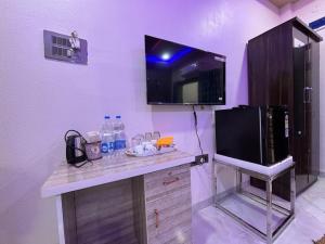 a room with a counter with a tv on a wall at Bhim Ranjana Villa in Padmāpur