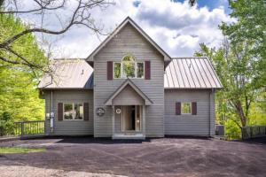 a gray house with a gambrel roof at Daynas Star Gazer in Gatlinburg