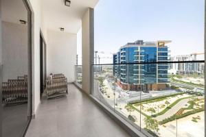 Rõdu või terrass majutusasutuses New 1BR with Full Balcony Gym Pool and Sauna