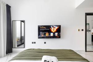 Voodi või voodid majutusasutuse New 1BR with Full Balcony Gym Pool and Sauna toas