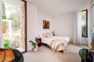 Postel nebo postele na pokoji v ubytování Villa Calma + 37 fotografií