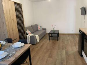 a living room with a couch and a table at Apartament Olesno Centrum in Olesno