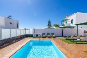 The swimming pool at or close to Villa Sargo