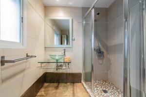 A bathroom at Acogedor apartamento - 1D 1B - Sol Még 10 kép
