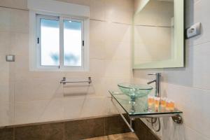 A bathroom at Acogedor apartamento - 1D 1B - Sol