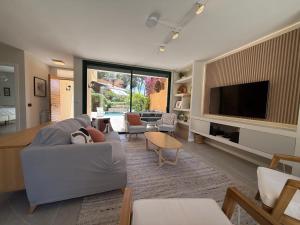 TV a/nebo společenská místnost v ubytování TarracoHomes, Town House La Mora