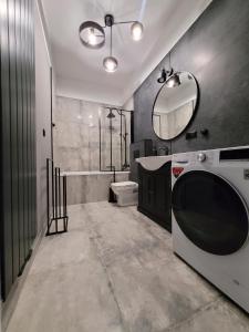 Ένα μπάνιο στο BoleslaviaApartments - Apartament Simon 3, Center, air conditioning