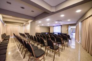 Khu vực hỗ trợ khách đi công tác/phòng hội thảo tại Comfort Suites Brasília +57 ảnh