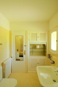 a bathroom with a sink and a mirror at Sur mer in Hyères