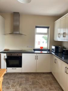 Кухня или мини-кухня в Lake View Cottage
 +16 фотографий