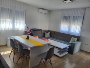 Et opholdsområde på Apartmani Vir + 7 billeder