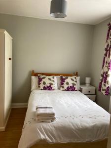 a bedroom with a bed with towels on it at Lake View Cottage in Flannery Bridge