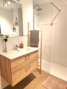 Et badeværelse på Bonito piso céntrico con WIFI y terraza