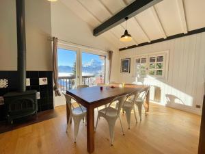 Gallery image of Chalet Cosy 8 Pers, Skis aux Pieds, Balcon, WIFI, Parking - FR-1-505-33 in Notre-Dame-de-Bellecombe