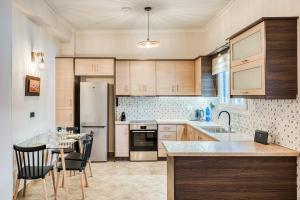 Η κουζίνα ή μικρή κουζίνα στο Happy Life Chios Apartment