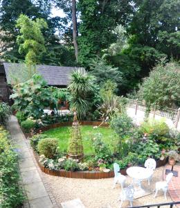 a garden with a table and chairs and flowers at The Art House Hove in Brighton & Hove