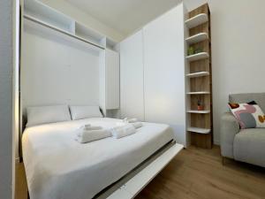 Postel nebo postele na pokoji v ubytování Navigli Modern Stay
