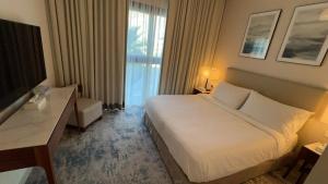 Postel nebo postele na pokoji v ubytování Ocean View Address Beach Resort Fujairah فندق و منتجع شاطئ العنوان الفجيره + 37 fotografií