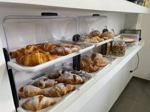 Photo de la galerie de l'établissement CALA AZZURRA MACARI Bed and Breakfast and Holidays House, à Macari 41 autres photos