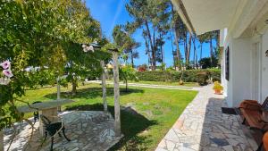 En have udenfor Casinha; Piscina/ Praia/ Lisboa