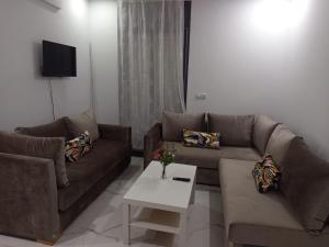 a living room with two couches and a table at Perla m'diq in M'diq