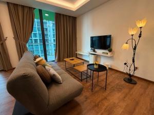 TV a/nebo společenská místnost v ubytování 2-10 Pax, Free Parking, 3Room 2Bath, Vivacity Jazz 3 Kuching