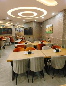A restaurant or other place to eat at Vizyon Park Otel