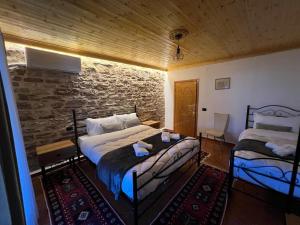 Postel nebo postele na pokoji v ubytování Guest house Loloçi