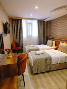 A bed or beds in a room at Vizyon Park Otel
