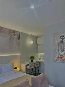 Postel nebo postele na pokoji v ubytování Move In Apartments + 37 fotografií