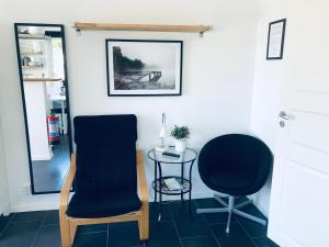a room with two chairs and a table at Kungsgatan 36 in Borgholm